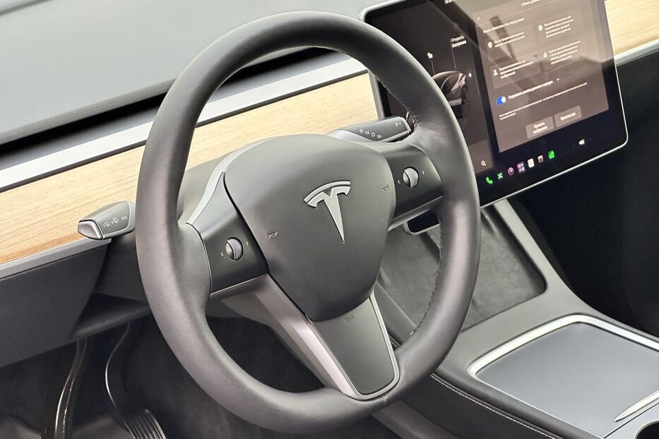 Продам Tesla Model Y 82 квт 2023 року у Луцьку