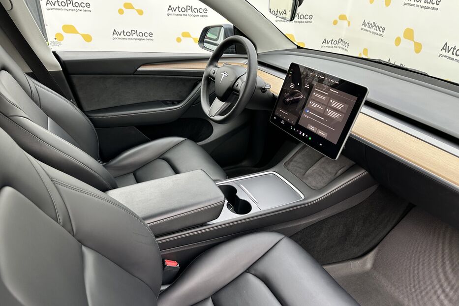 Продам Tesla Model Y 82 квт 2023 року у Луцьку