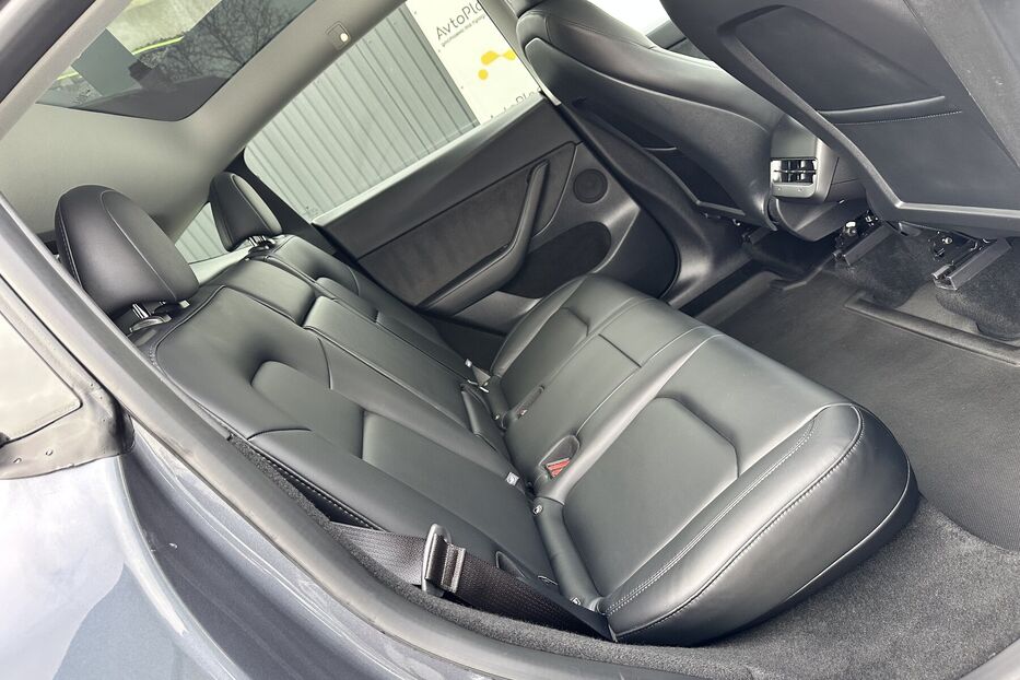 Продам Tesla Model Y 82 квт 2023 року у Луцьку