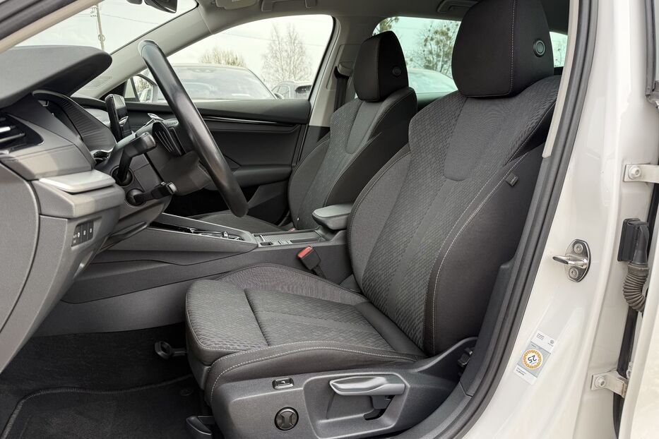Продам Skoda Octavia A8  2.0 TDI 150к.с АТ 4х4 МАСАЖ 2022 року у Львові