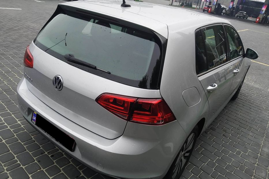Продам Volkswagen e-Golf SE 2016 года в Киеве