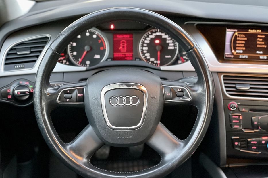 Продам Audi A4 TFSI 2010 года в Одессе