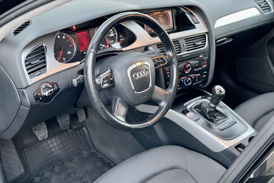 Продам Audi A4 TFSI 2010 года в Одессе