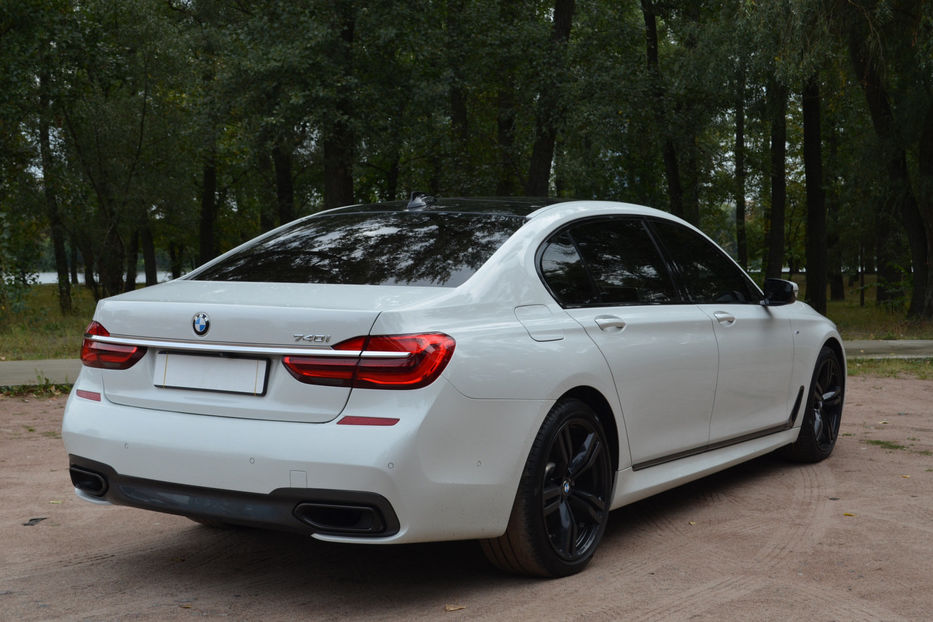 Продам BMW 740 2017 года в Киеве